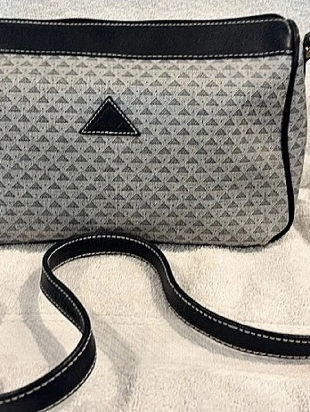 Liz Claiborne Vintage Triangle Monogram Crossbody Bag Gray & Black